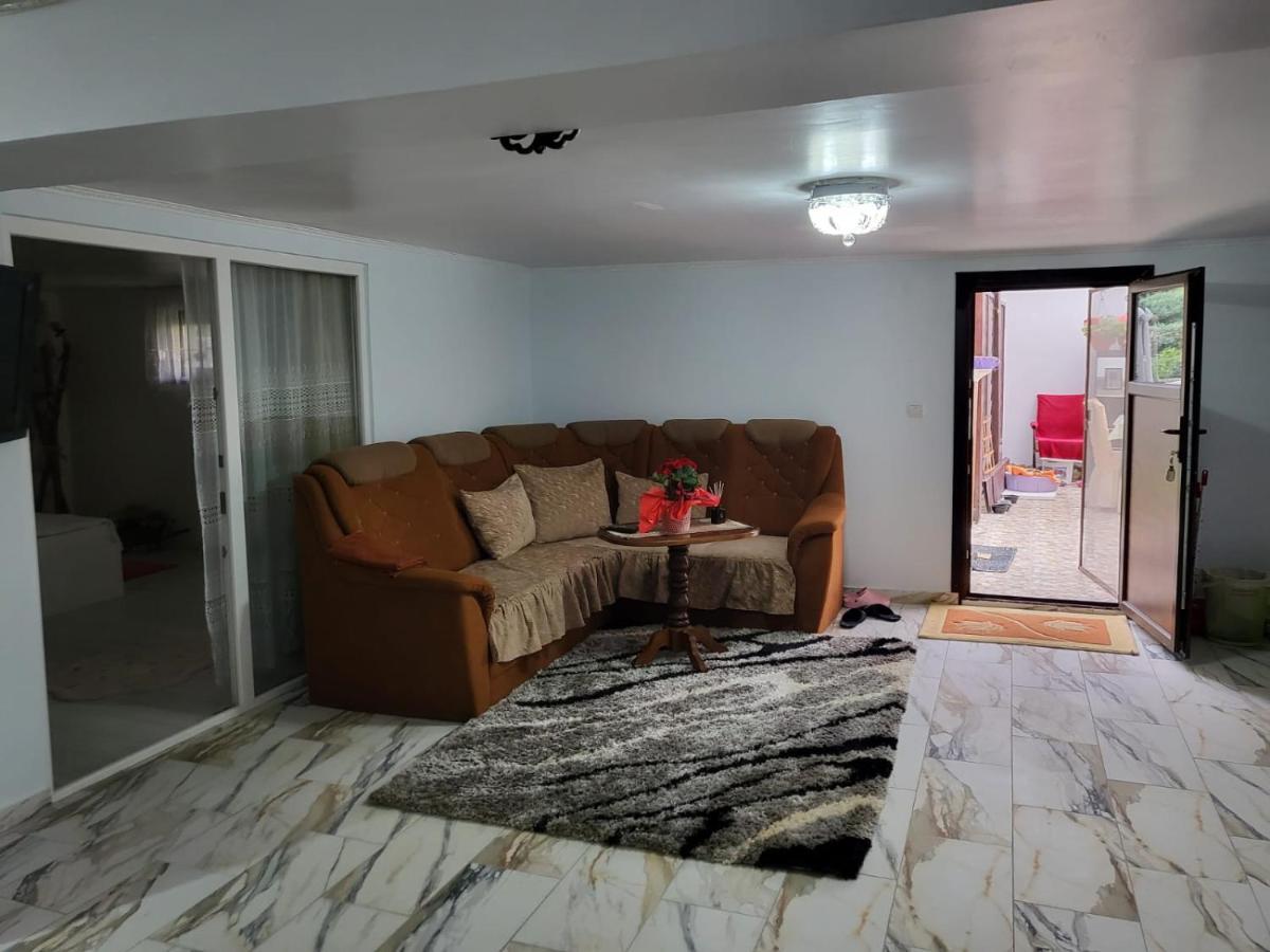 Apartament Cu Terasa Si Gratar Apartment Сату Маре Екстериор снимка